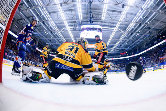 Växjös Robert Rosén när Växjö gör mål 7-2 bakom