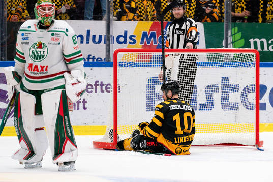 Skellefteå AIKs Joakim Lindström och Rögles målvakt