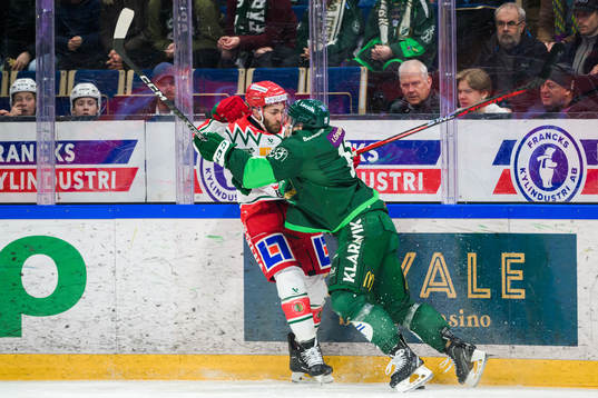 Frölundas Anthony Greco och Färjestads Remi Elie