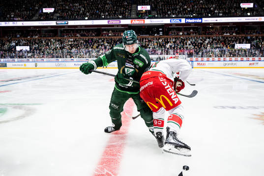 Färjestads Victor Ejdsell och Frölundas Ryan Lasch