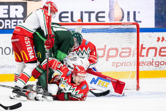 Färjestads Henrik Björklund mot Frölundas Filip Johansson