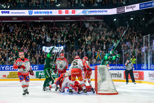 Färjestads Linus Johansson jublar