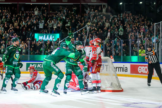 Färjestads Michael Lindqvist jublar