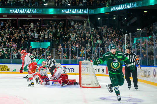 Färjestads Axel Bergkvist jublar