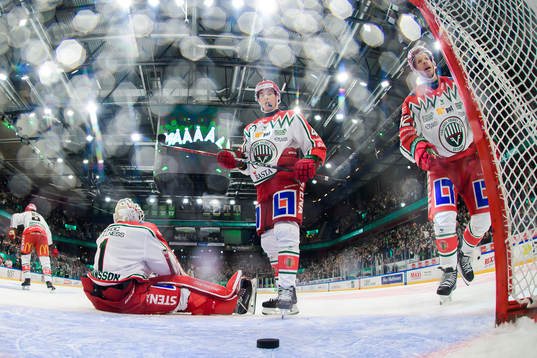 Frölundas målvakt Lars Johansson, Tom Nilsson  och