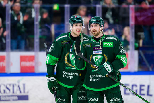 Färjestads Victor Ejdsell och August Tornberg jublar
