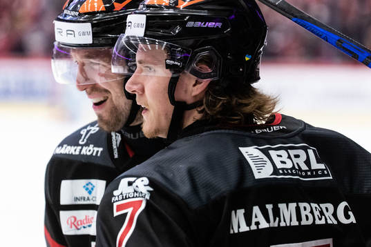 Örebros Marcus Hardegård jublar med Rasmus Rissanen