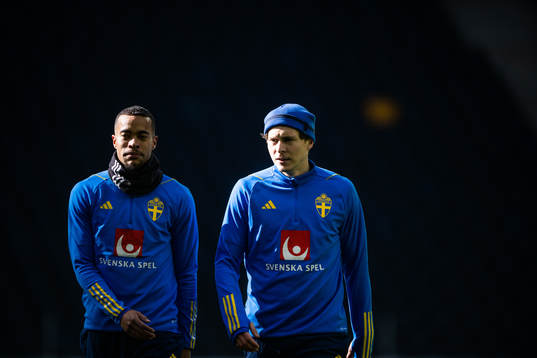 Robin Quaison and Victor Nilsson Lindelöf of the Swedish