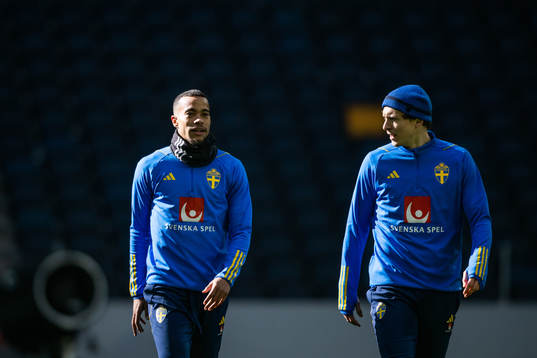 Robin Quaison and Victor Nilsson Lindelöf of the Swedish