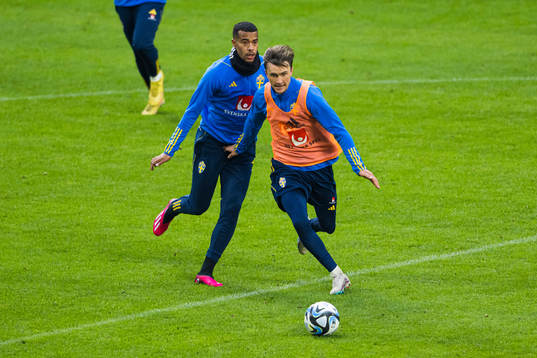 Kristoffer Olsson and Robin Quaison of the Swedish national