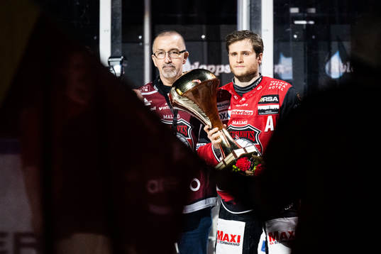 Malmö Redhawks Christoffer Forsberg får pris från
