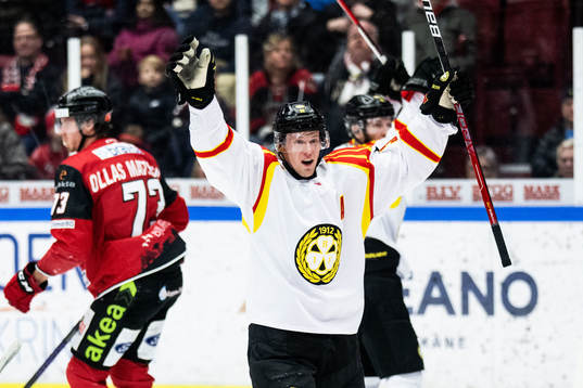 Brynäs Linus Ölund jublar