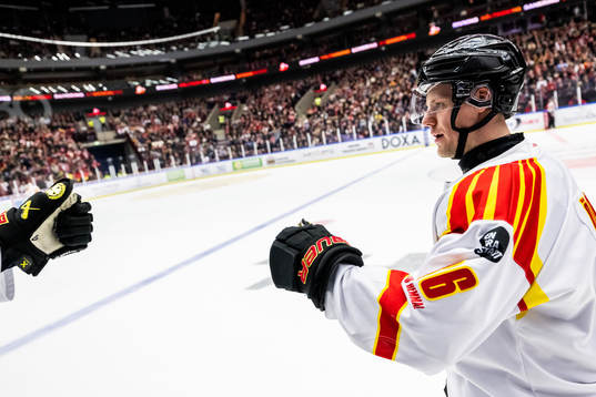 Brynäs Linus Ölund jublar