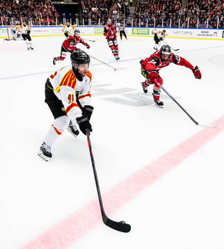 Brynäs Greg Scott och Malmö Redhawks Anton Wahlberg