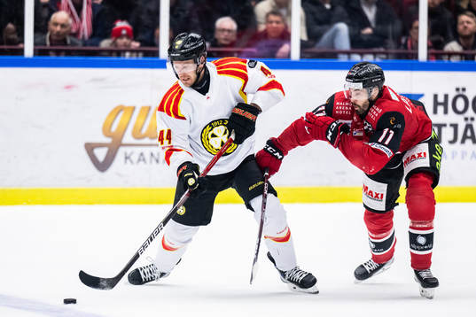 Brynäs Jacob Blomqvist och Malmö Redhawks Markus Lauridsen