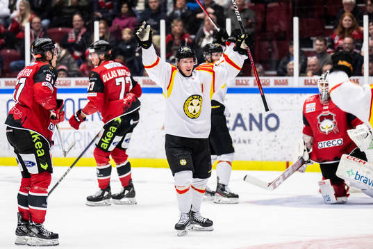Brynäs Linus Ölund jublar