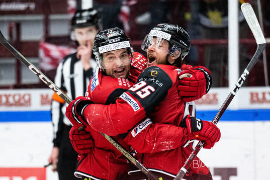 Malmö Redhawks Pathrik Westerholm och Carl Persson jublar