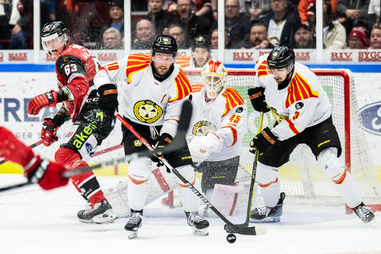 Malmö Redhawks Fredrik Händemark och Brynäs Johan Larsson