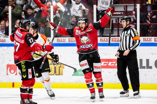 Malmö Redhawks Pathrik Westerholm och Carl Persson jublar