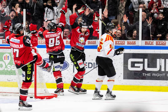 Malmö Redhawks Pathrik Westerholm och Carl Persson jublar