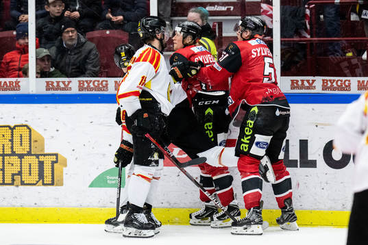 Malmö Redhawks Marcus Sylvegård och Emil Sylvegård mot
