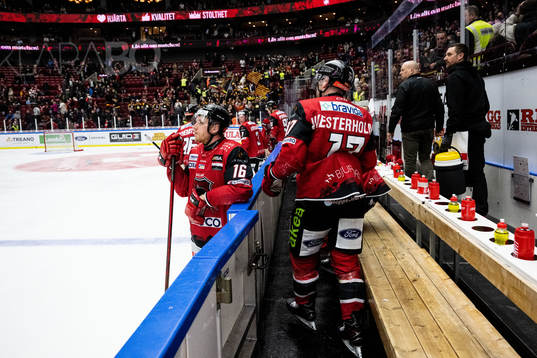 Malmö Redhawks Matias Lassen och Pathrik Westerholm deppar