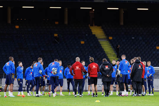 The players gather