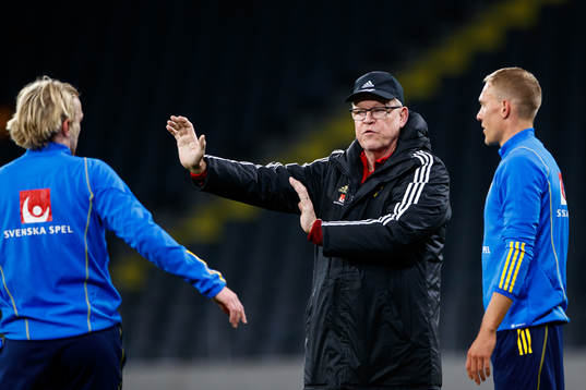 Head coach Janne Andersson gives instructions to Emil