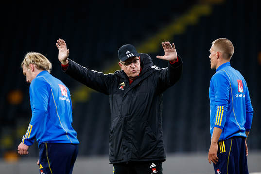 Head coach Janne Andersson gives instructions to Emil