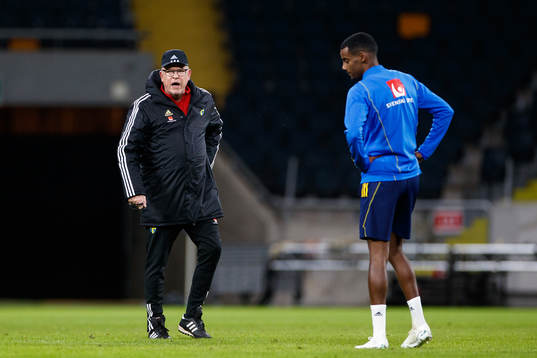 Head coach Janne Andersson and Alexander Isak