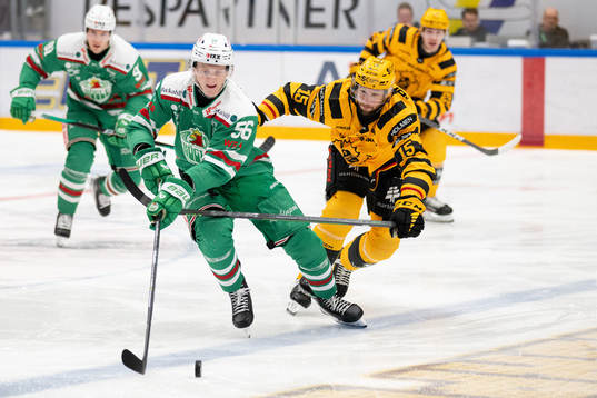 Rögles Adam Engström och Skellefteås Melker Karlsson