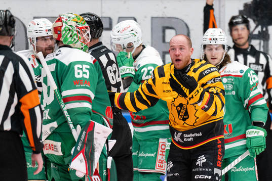 Skellefteås Filip Sandberg reagerar