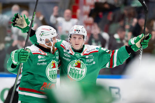 Rögles Vojtech Mozik och Adam Engström jublar
