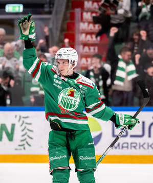 Rögles Adam Engström jublar