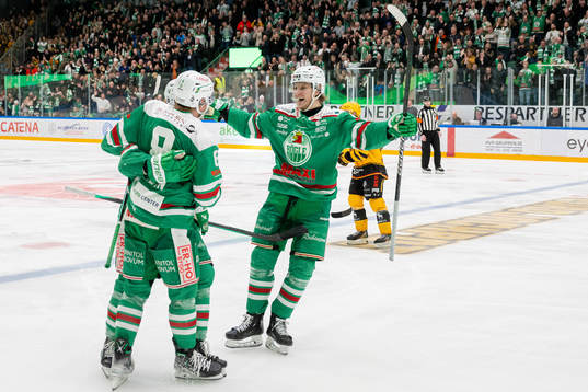 Rögles Linus Sandin jublar med Tony Sund