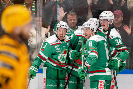 Rögles Michael Kapla, Linus Sandin och Adam Edström jublar