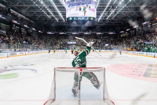 Rögles målvakt Christoffer Rifalk jublar