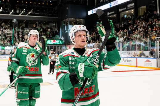 Rögles Anton Bengtsson tackar publiken