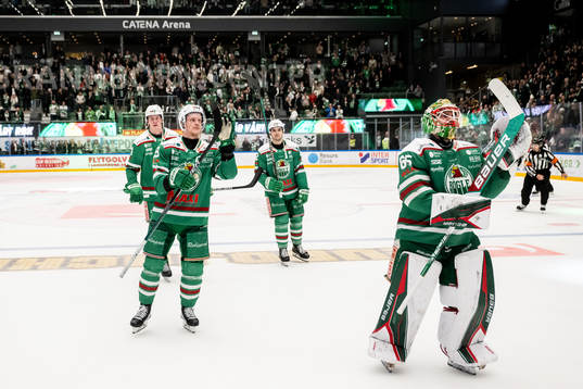 Rögles Anton Bengtsson och målvakt Christoffer Rifalk