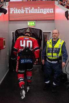 Luleås Tomi Sallinen har ont