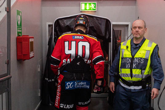 Luleås Tomi Sallinen har ont