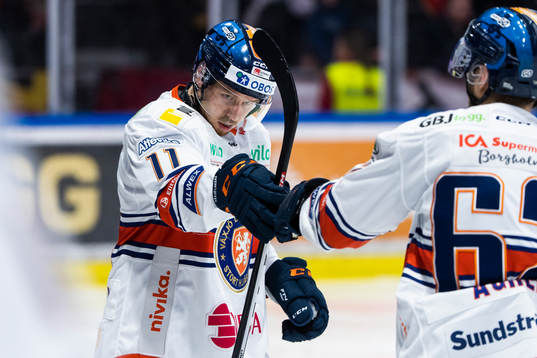 Växjös Kalle Kossila jublar