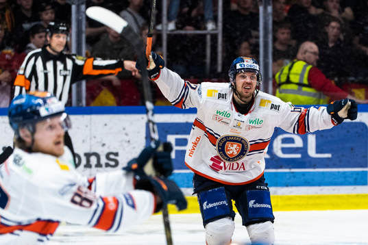 Växjös Manuel Ågren jublar