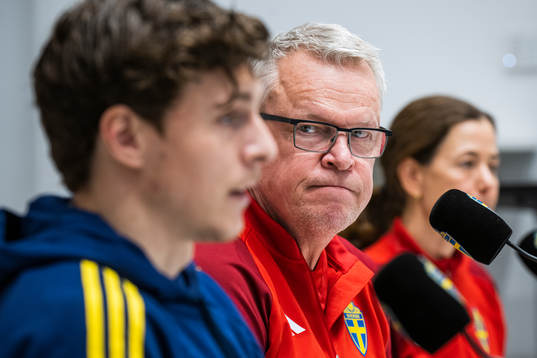 Head coach Janne Andersson and Victor Nilsson Lindelöf of