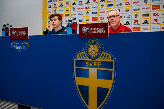 Head coach Janne Andersson and Victor Nilsson Lindelöf of
