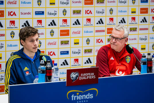 Head coach Janne Andersson and Victor Nilsson Lindelöf of