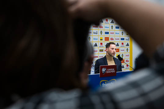 Bläddra bland fler bilder av Football, UEFA Euro Qualifier, Belgium, Press conference 
