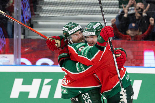 Frölundas Filip Hasa och Jan Mursak jublar