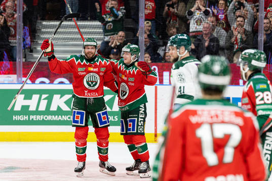 Frölundas Jan Mursak och Filip Hasa jublar