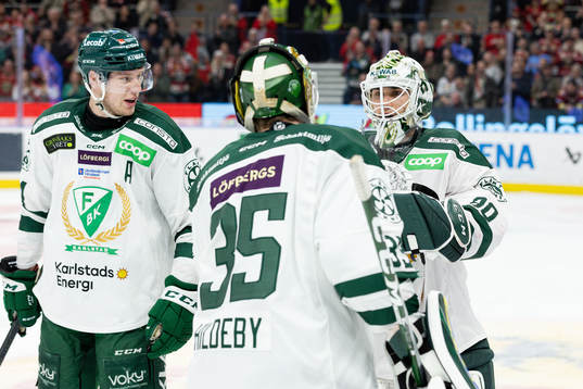 Målvaktsbyte mellan Färjestads målvakt Dennis Hildeby